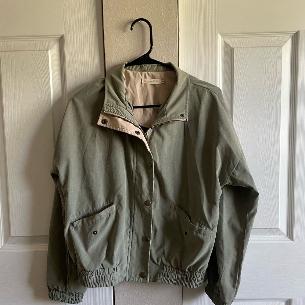 Olive Green Utility Jacket with Elastic Waist and Long Sleeves